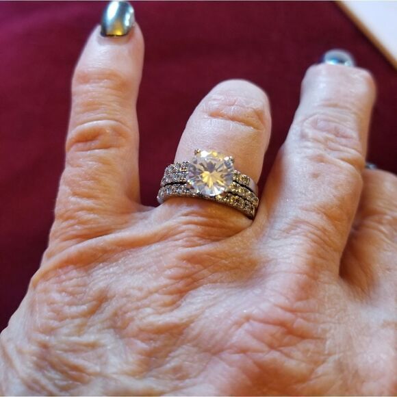 2 CT BRILLIANT CUT CZ W/ 2 PAVE BANDS - Picture 7 of 8